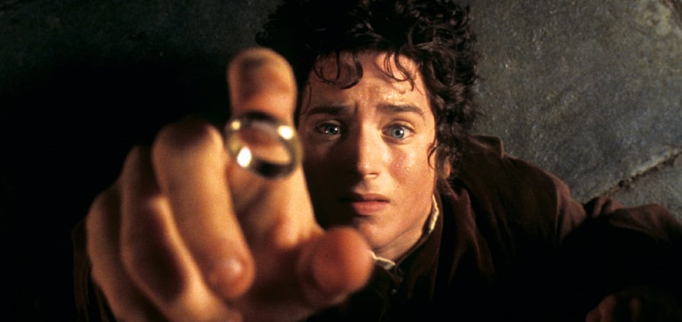 Andrew Lesnie with Oscar for achievement in cinematography for The Lord of the  Rings: The Fellowship of the Ring, at the 74th Annual Academy Awards at the  Kodak Theatre in Hollywood Sunday