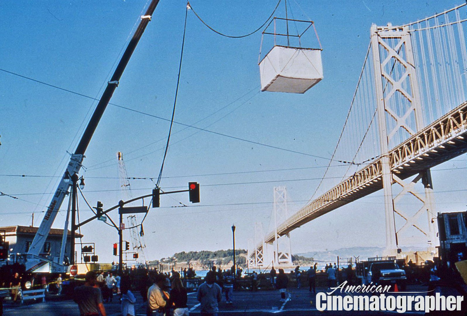 For a scene in which the Van Orton's cab plunges into the San Francisco Bay, Savides used a custom 40'x40' moon box containing 25 space lights. It was suspended 100' above the ground with a construction crane as was used not as a direct source, but to build ambience.