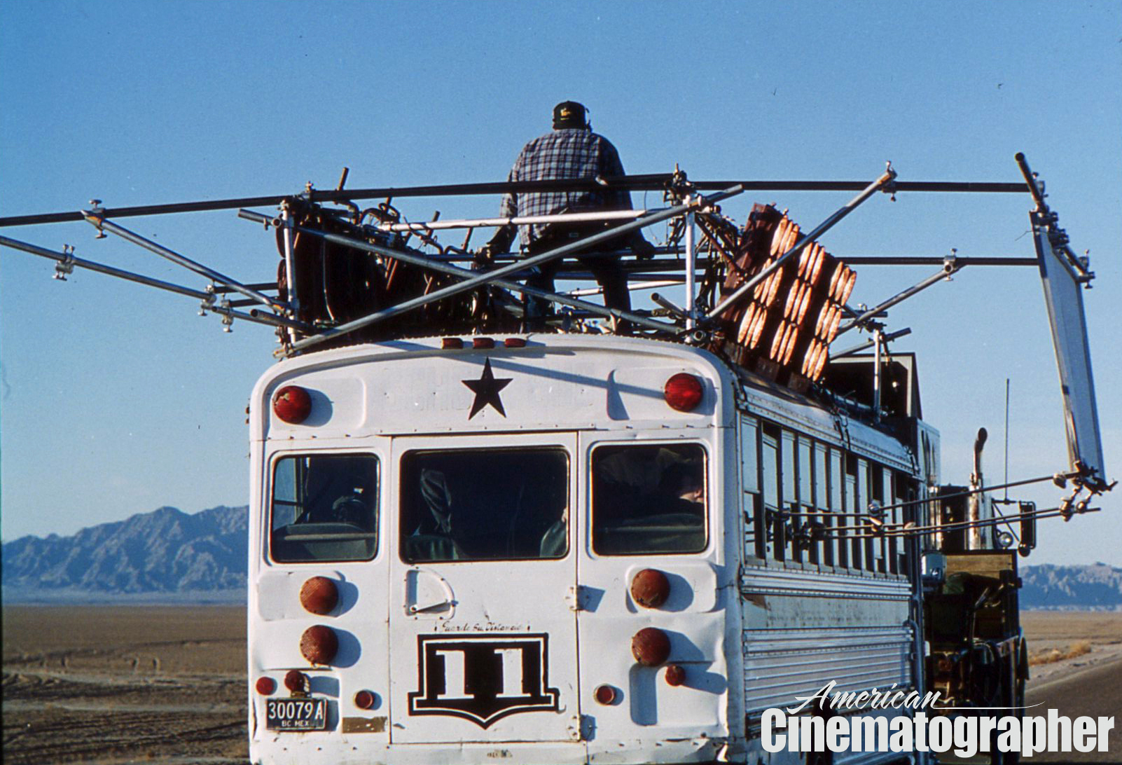 Another view of the Miranda/Coo bus rig.