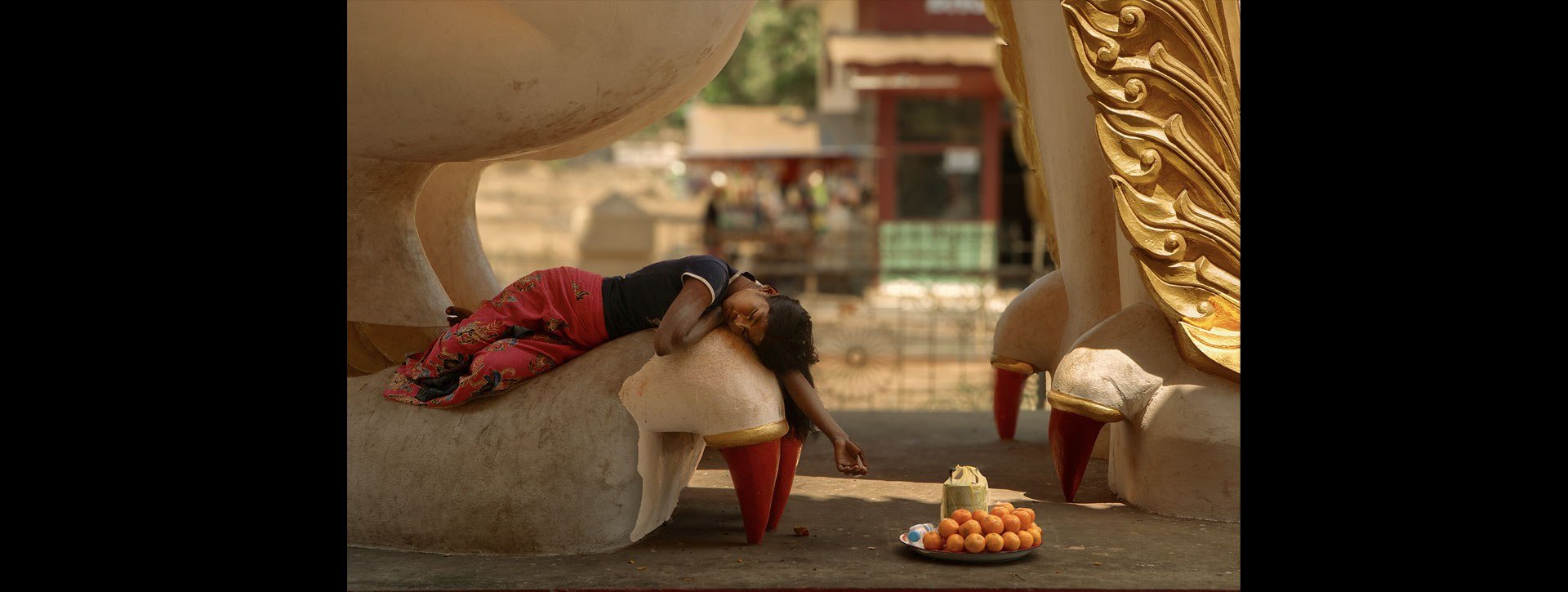 Goldblatt Stephen The Sleeping Orange Seller Molmein Myanmar 2007