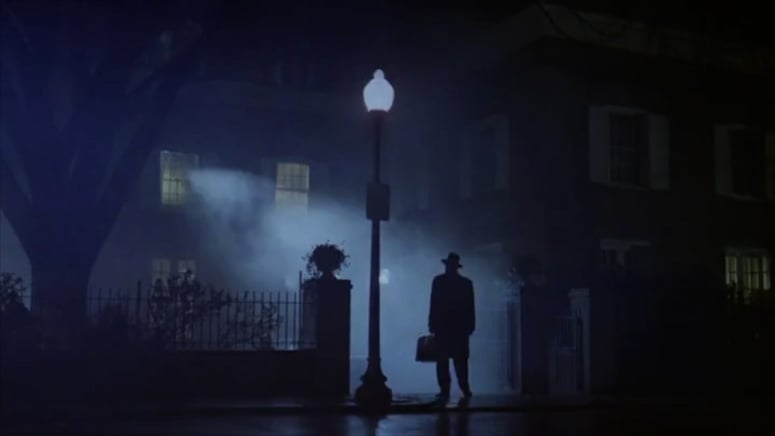 The exorcist arrives in the film directed by William Friedkin, with cinematography by Owen Roizman